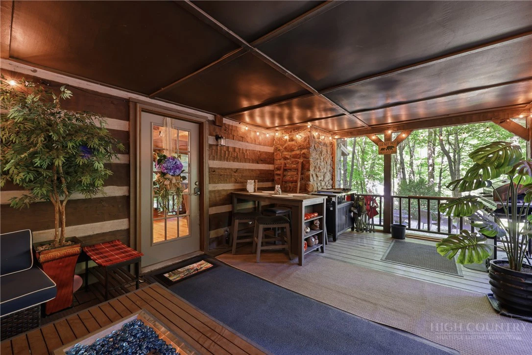 Image number 14 for the current listing