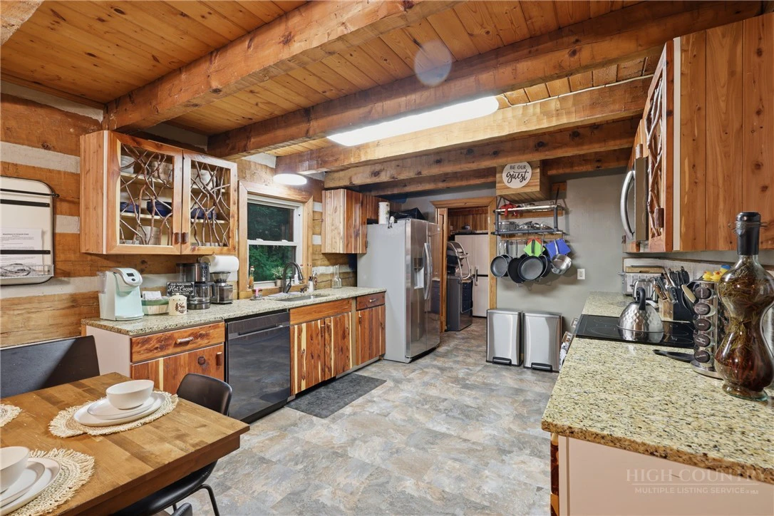 Image number 17 for the current listing