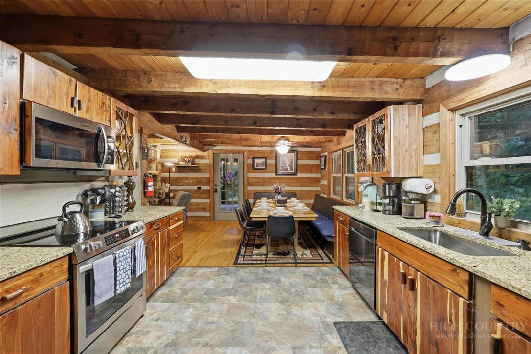Image number 18 for the current listing