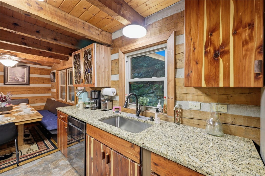 Image number 19 for the current listing
