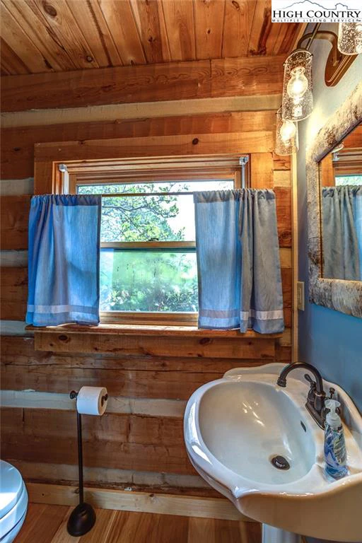 Image number 5 for the current listing