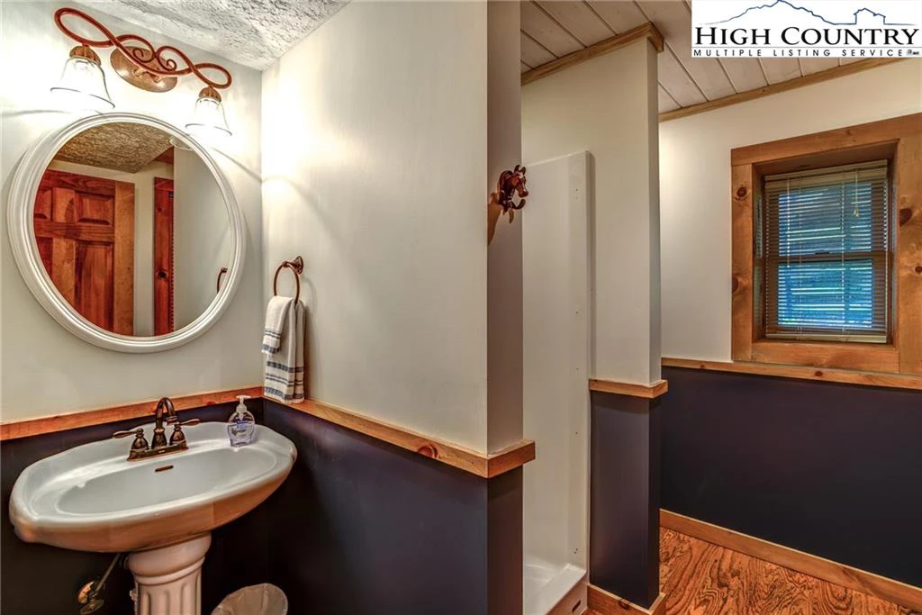 Image number 6 for the current listing