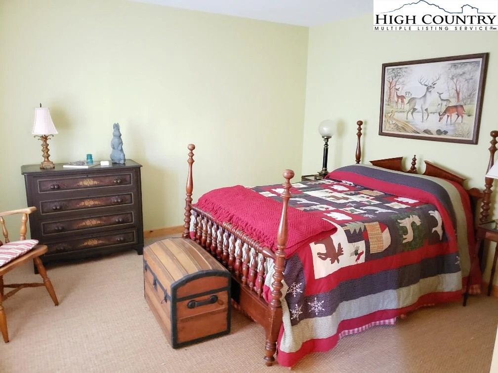 Image number 14 for the current listing