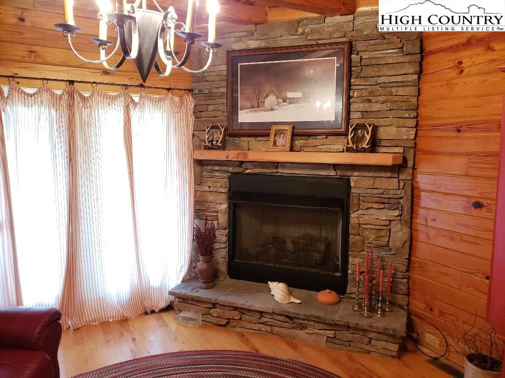 Image number 21 for the current listing