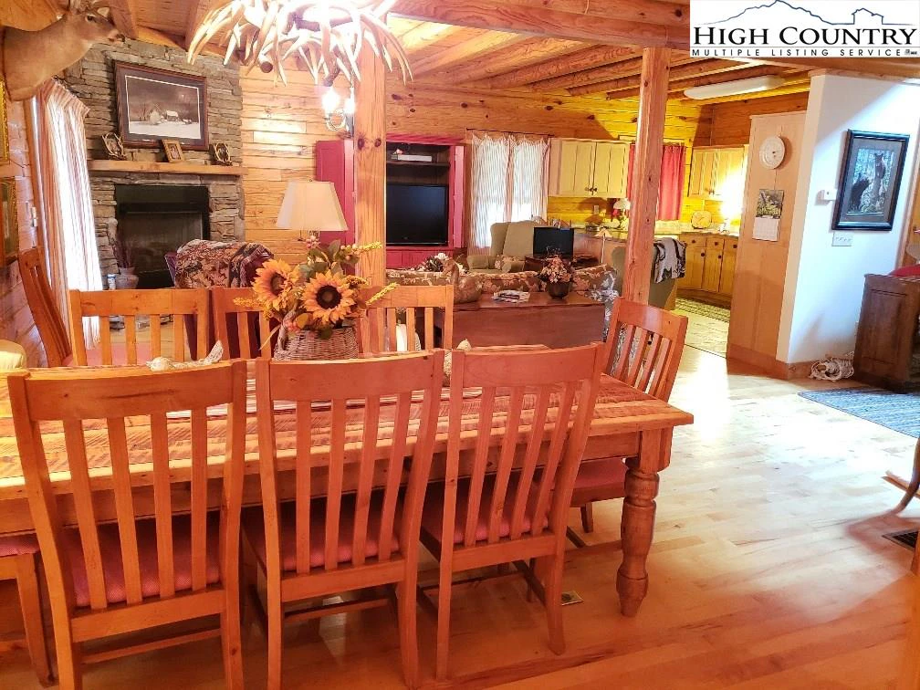 Image number 20 for the current listing