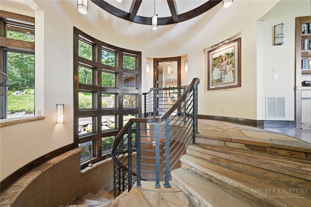 Image number 9 for the current listing