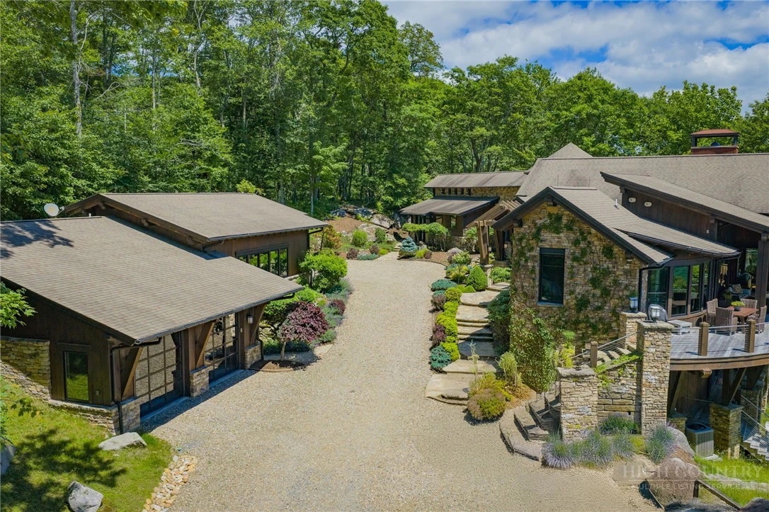 Image number 15 for the current listing