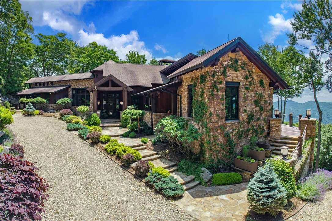 Image number 17 for the current listing