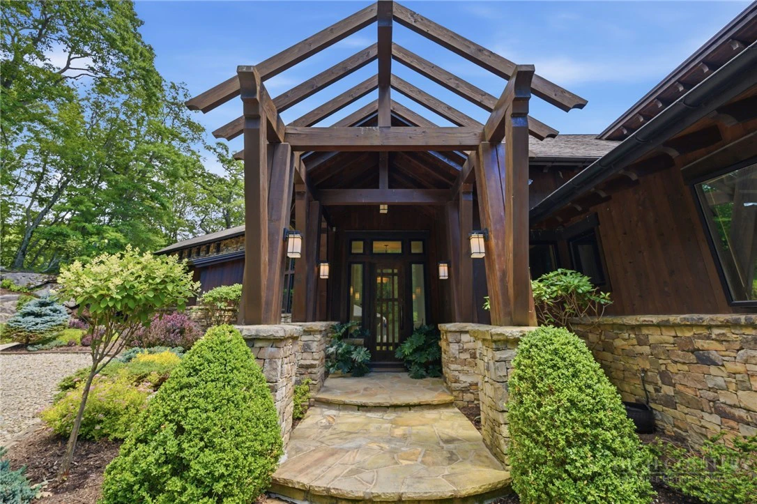 Image number 18 for the current listing