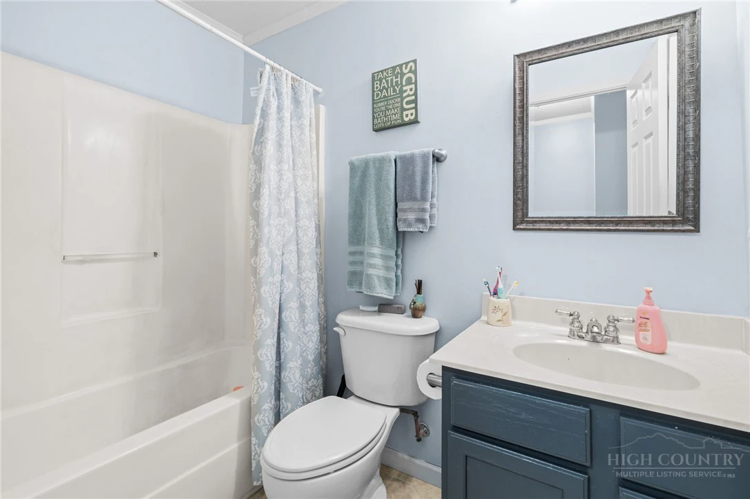 Image number 19 for the current listing