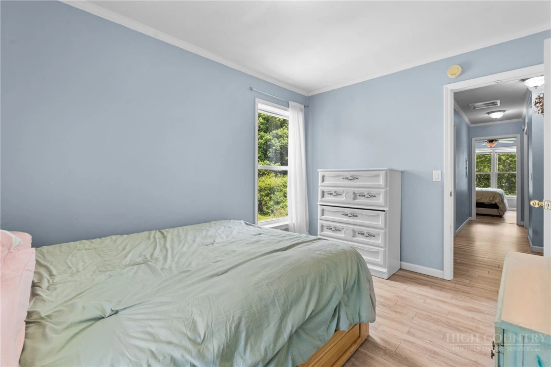 Image number 21 for the current listing