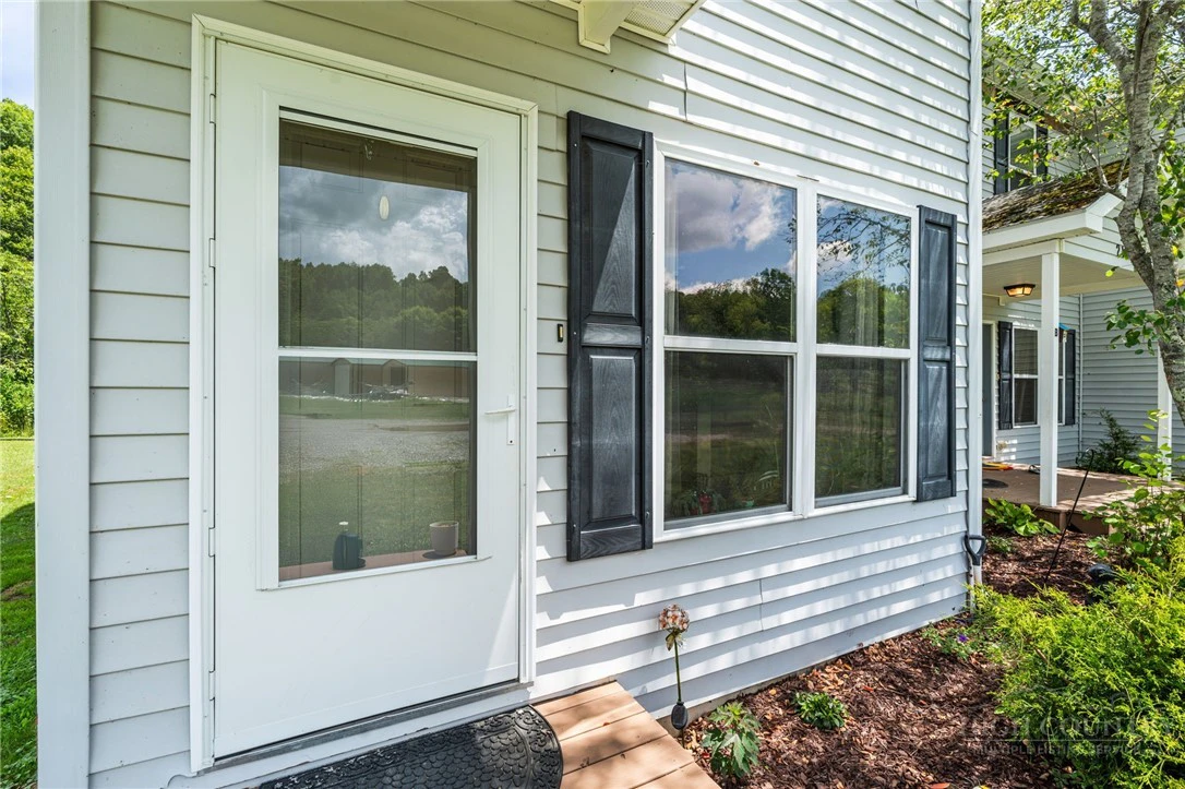 Image number 3 for the current listing