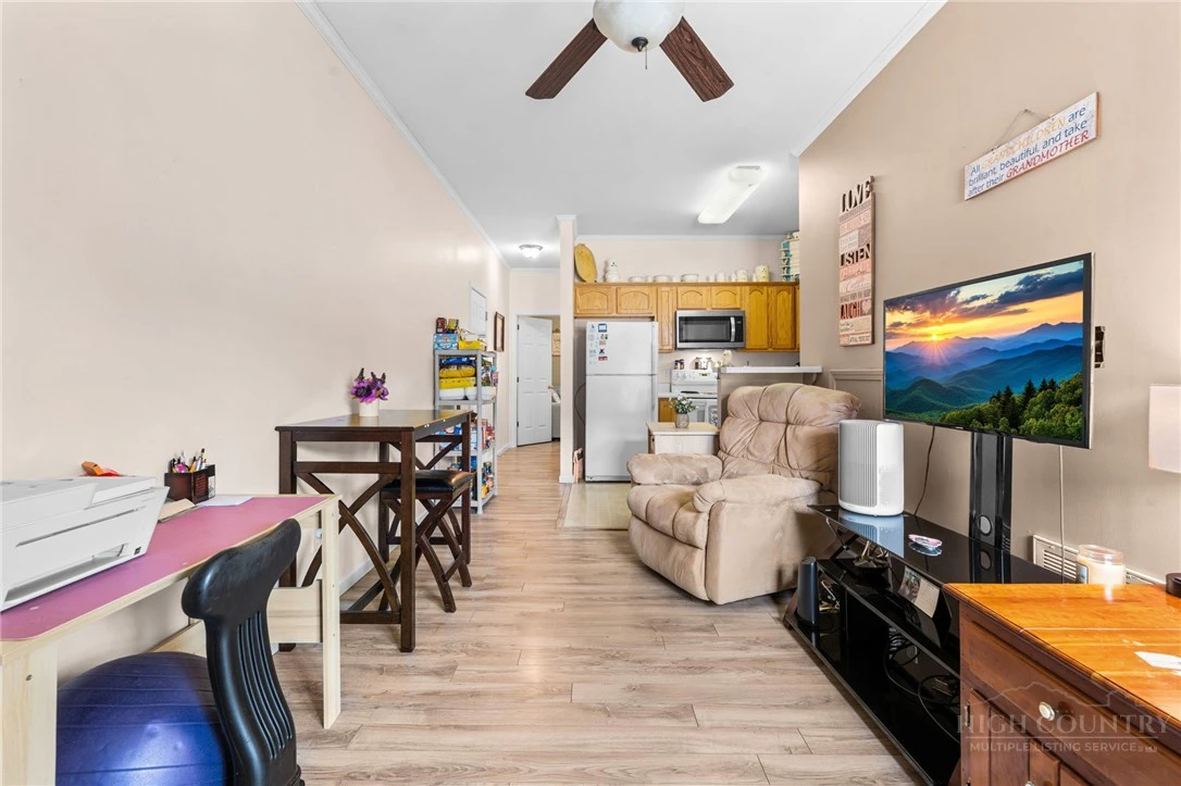 Image number 5 for the current listing