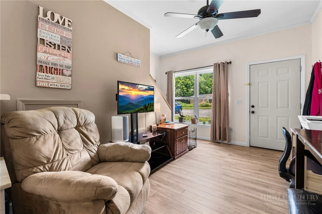 Image number 6 for the current listing