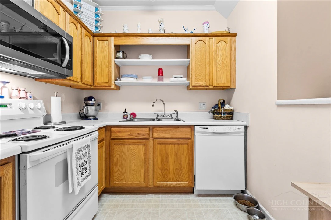 Image number 8 for the current listing