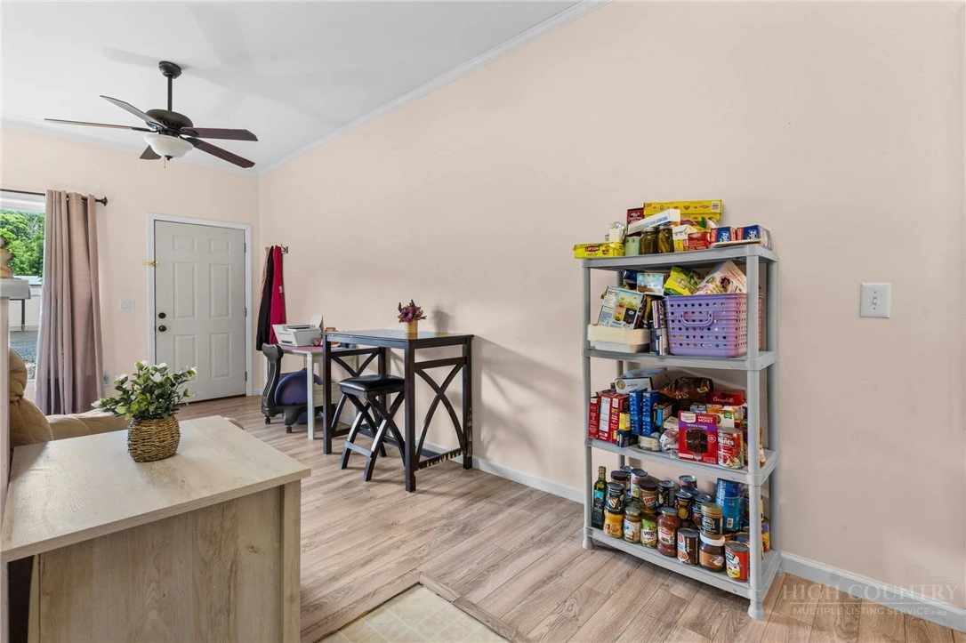 Image number 10 for the current listing