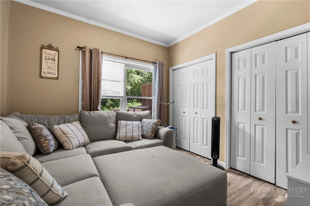 Image number 12 for the current listing