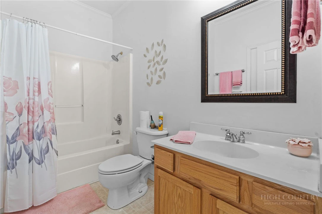 Image number 14 for the current listing