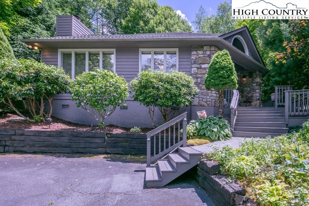 Image number 1 for the current listing
