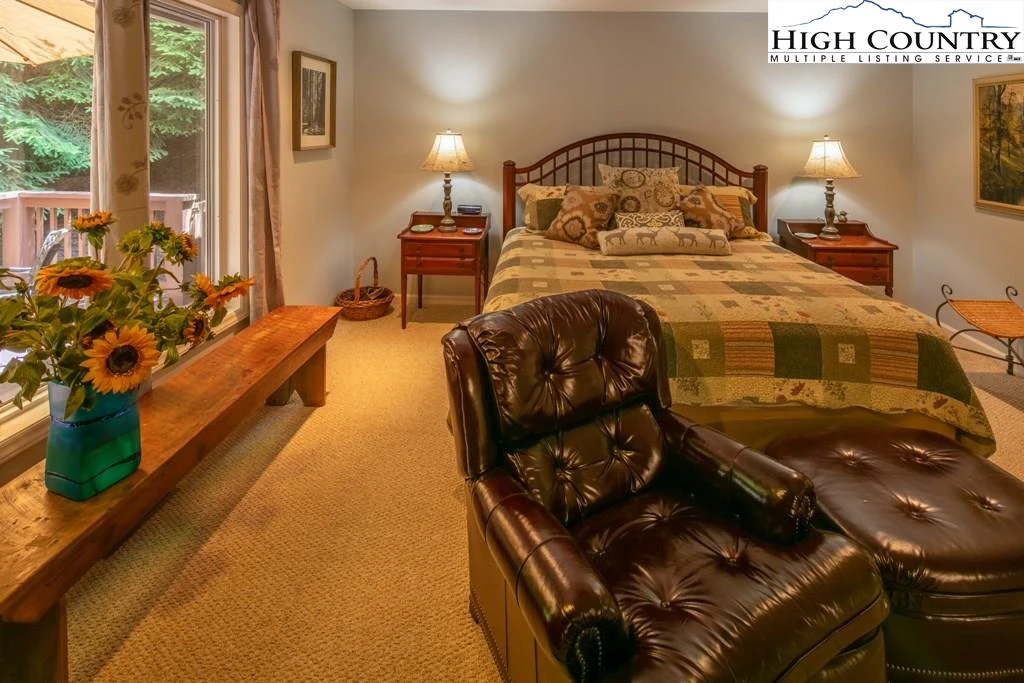 Image number 2 for the current listing