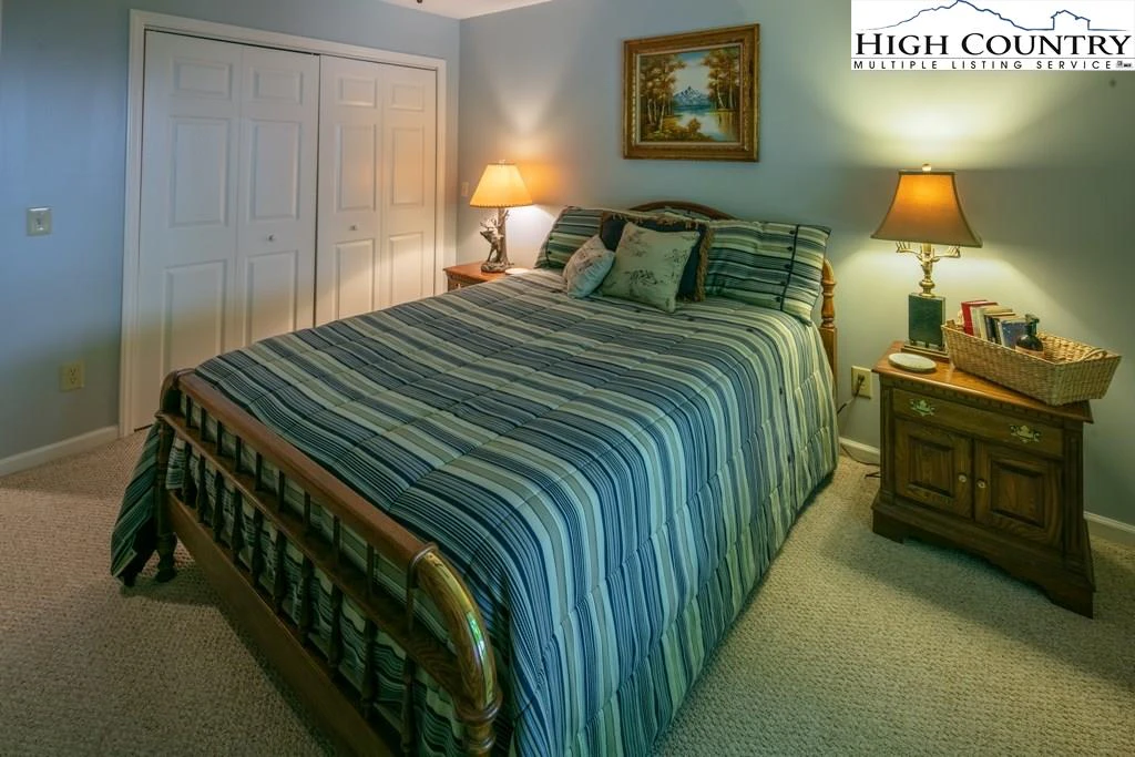 Image number 9 for the current listing