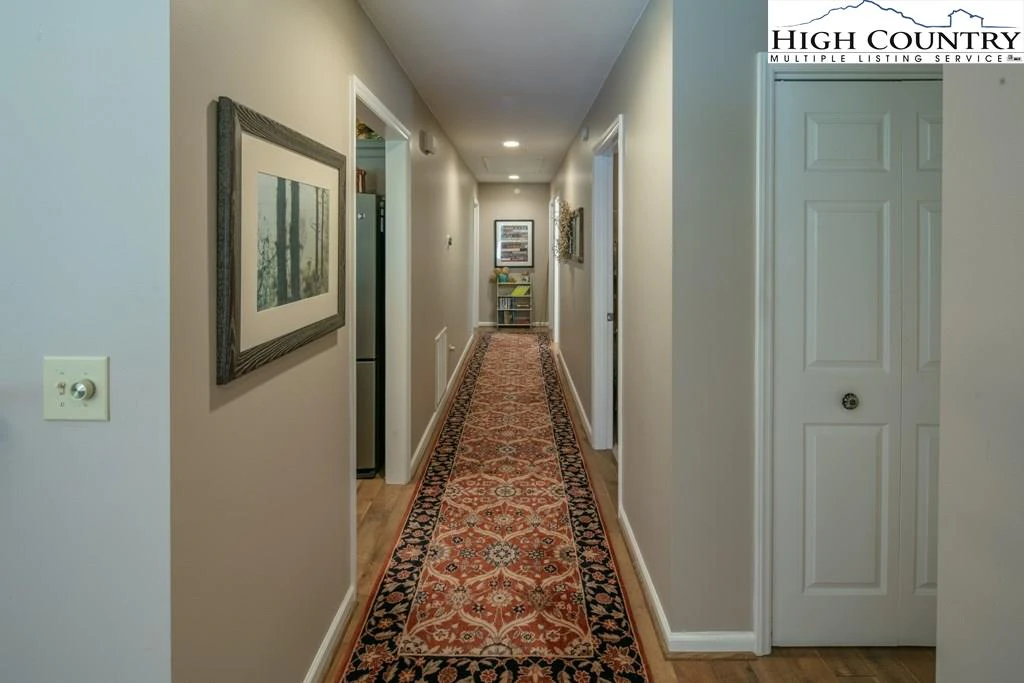 Image number 6 for the current listing