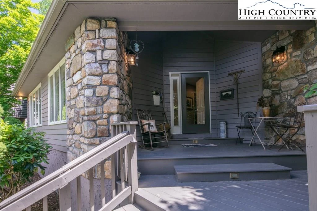 Image number 3 for the current listing