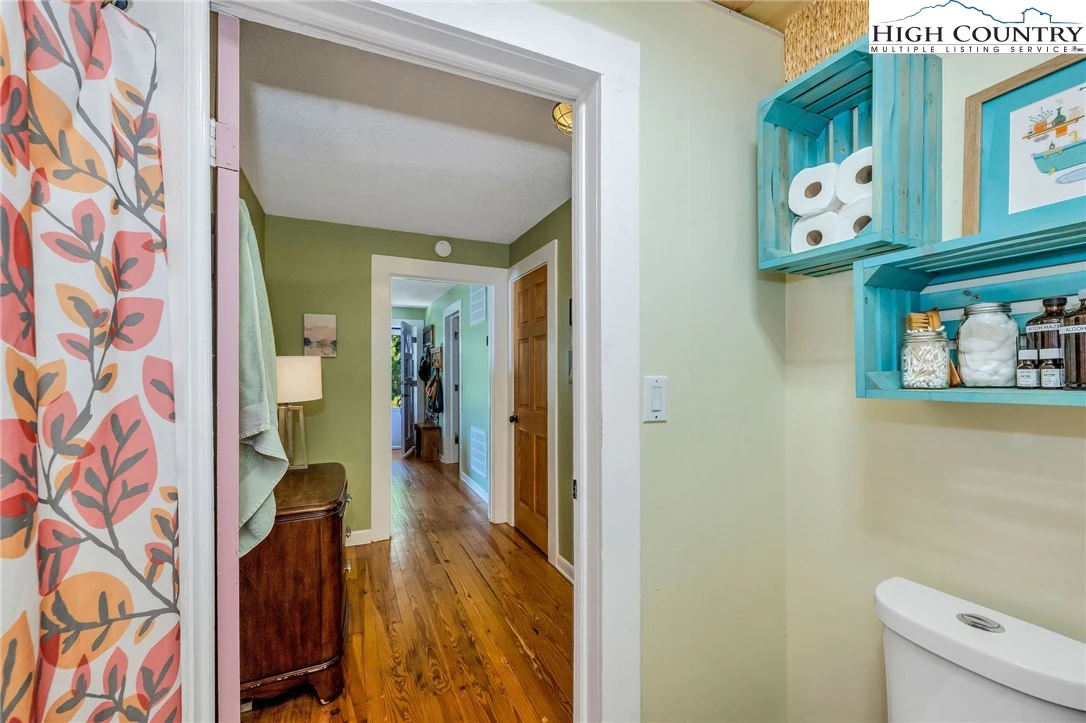 Image number 11 for the current listing
