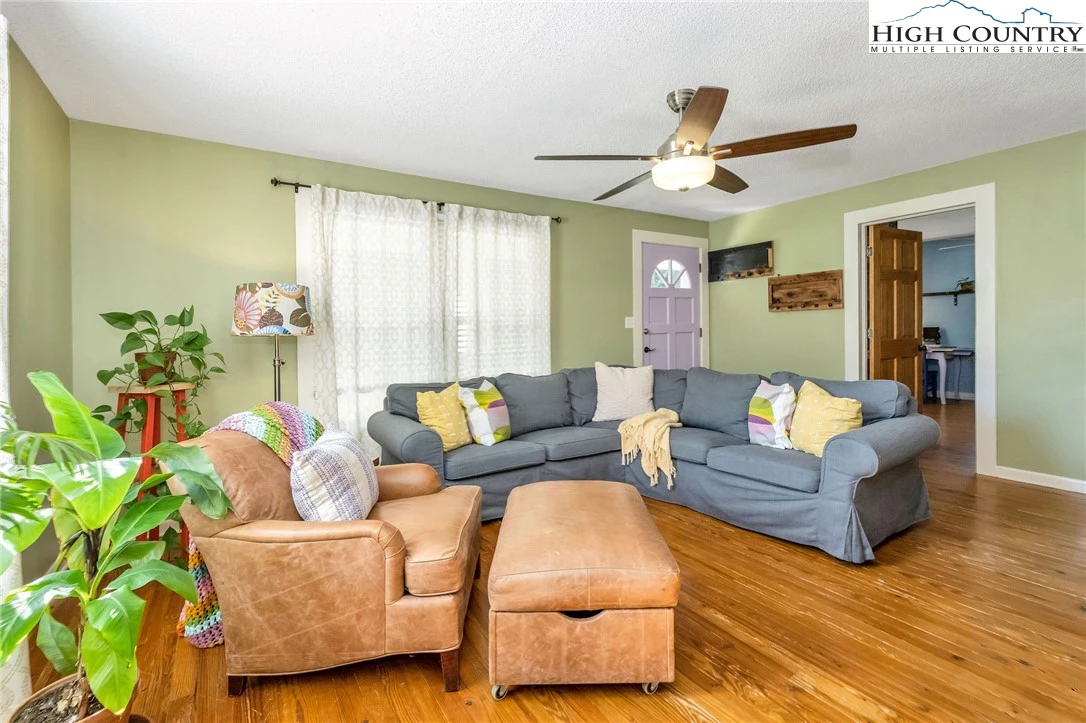 Image number 12 for the current listing
