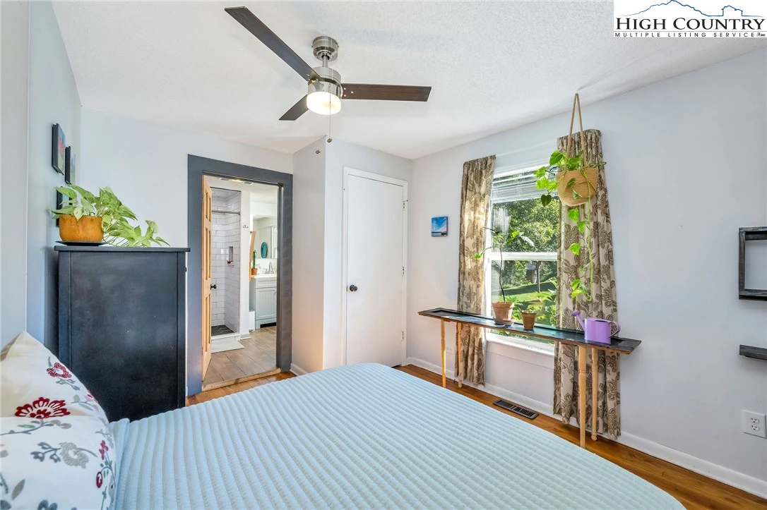 Image number 6 for the current listing