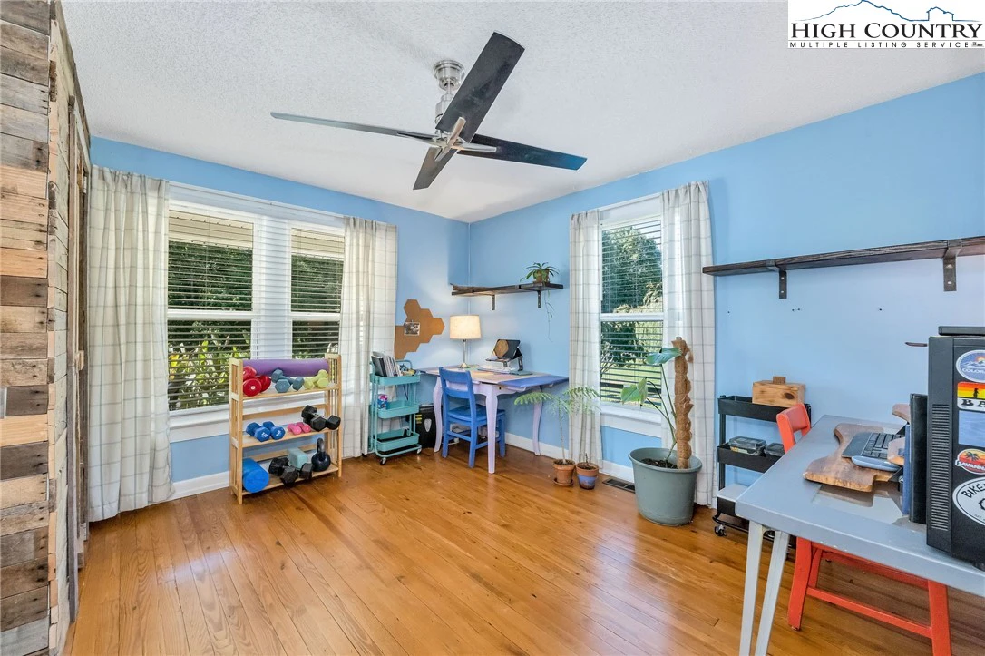 Image number 2 for the current listing