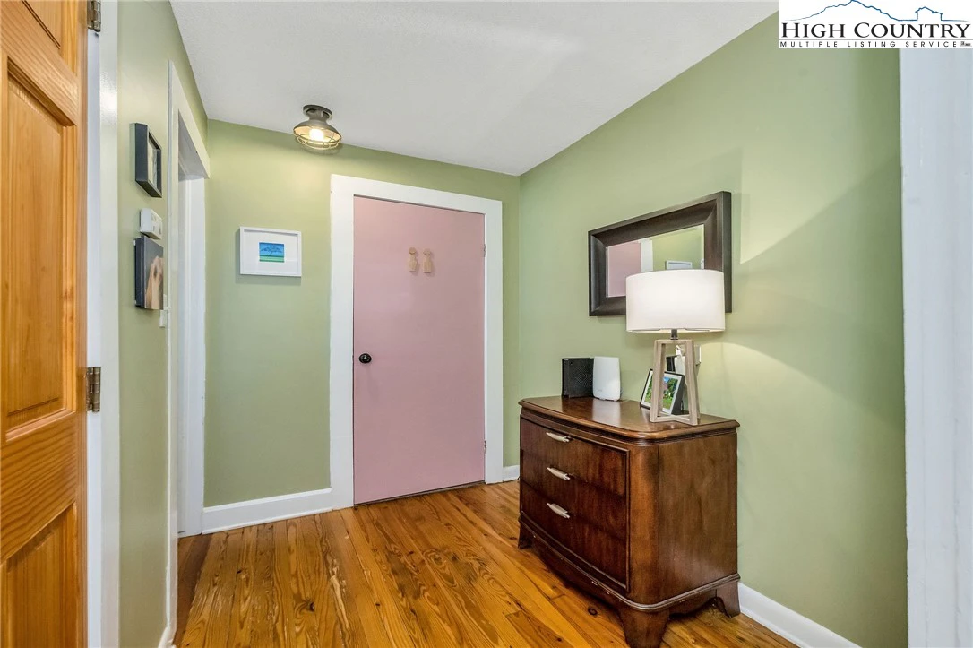 Image number 3 for the current listing