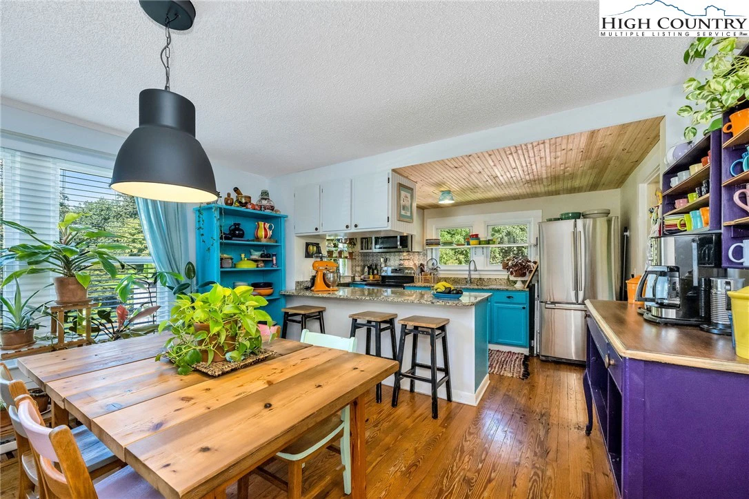 Image number 5 for the current listing