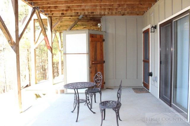 Image number 2 for the current listing