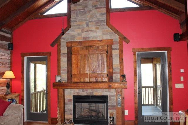 Image number 9 for the current listing