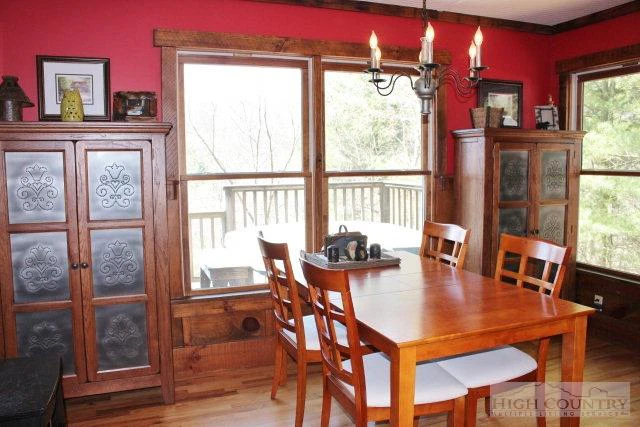 Image number 4 for the current listing