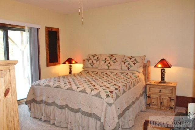 Image number 19 for the current listing