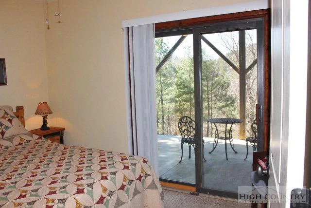 Image number 15 for the current listing