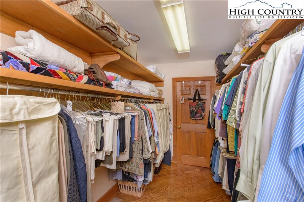 Image number 7 for the current listing