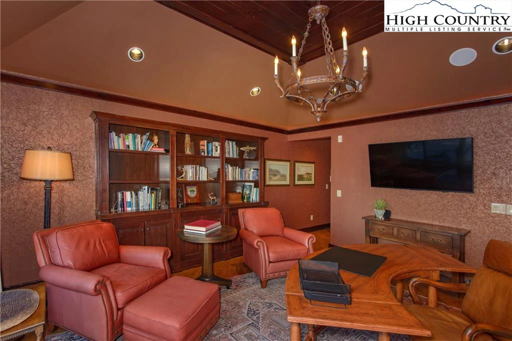 Image number 8 for the current listing