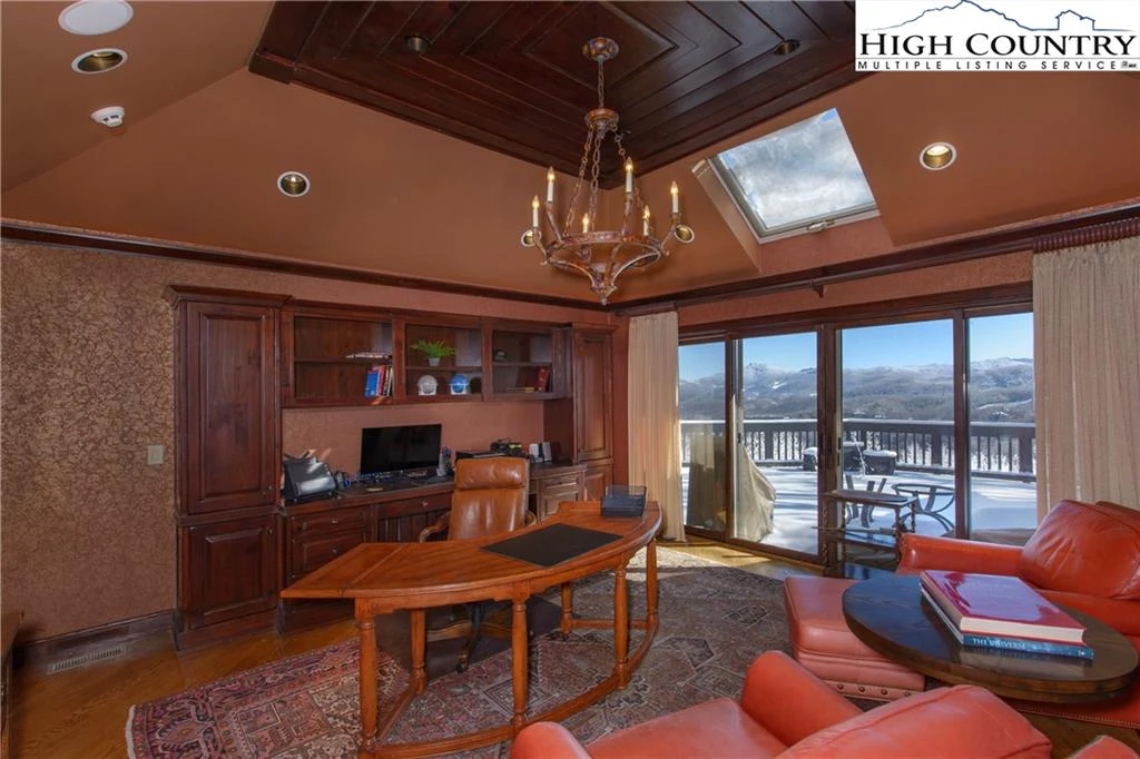 Image number 9 for the current listing