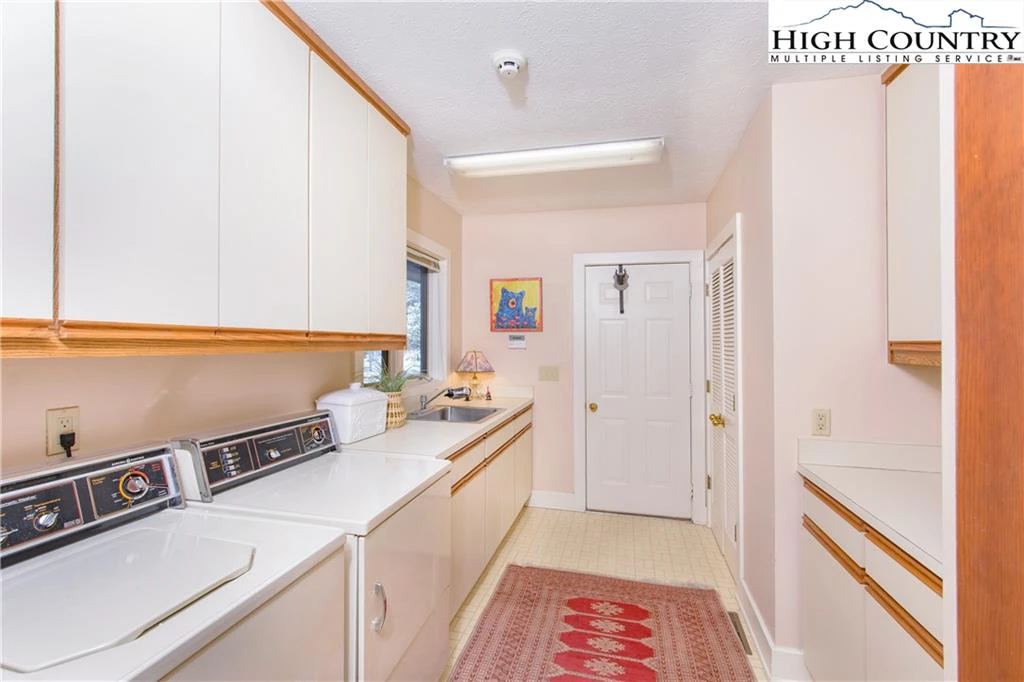 Image number 10 for the current listing