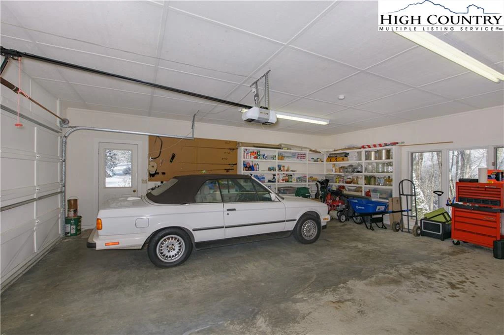 Image number 11 for the current listing