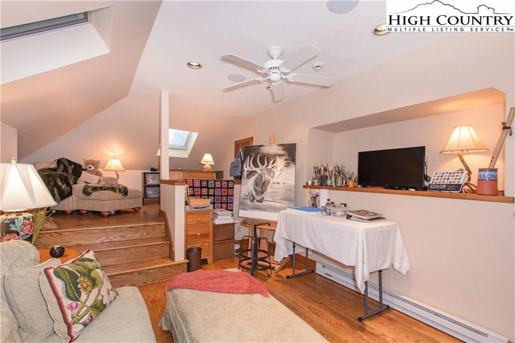 Image number 13 for the current listing