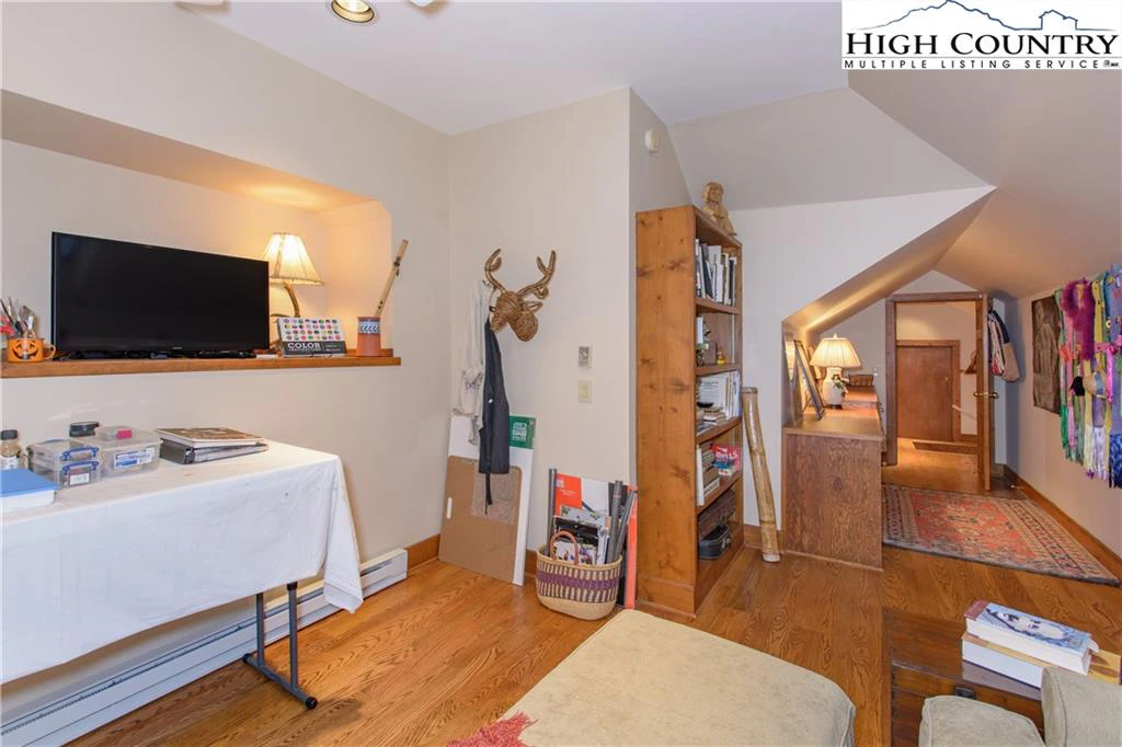 Image number 2 for the current listing