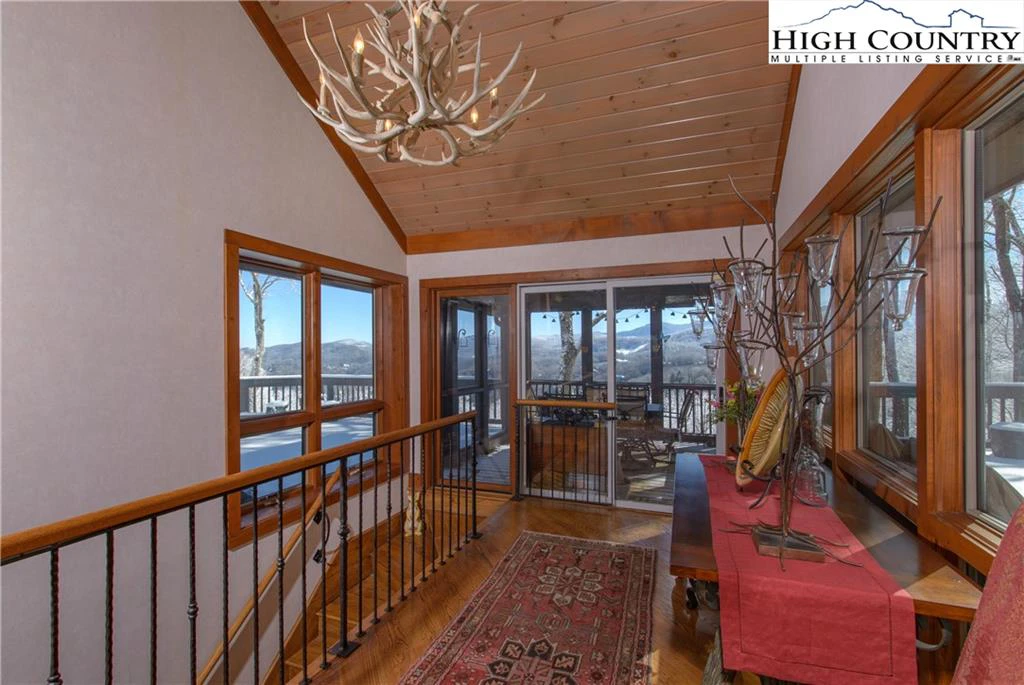 Image number 16 for the current listing