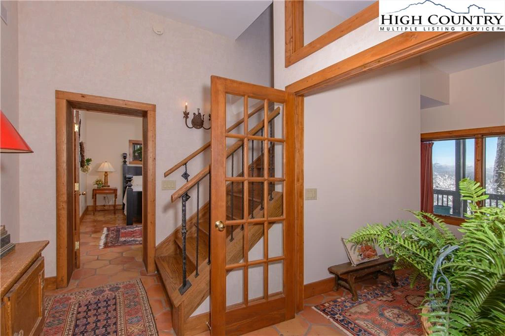 Image number 17 for the current listing