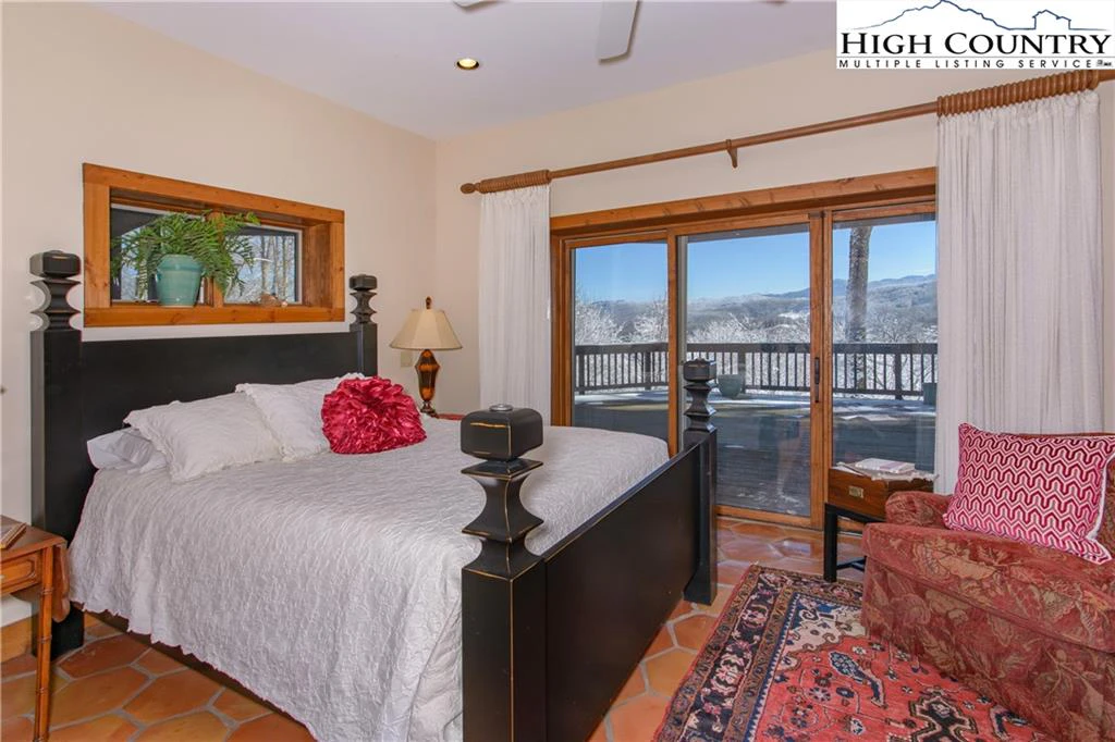 Image number 19 for the current listing