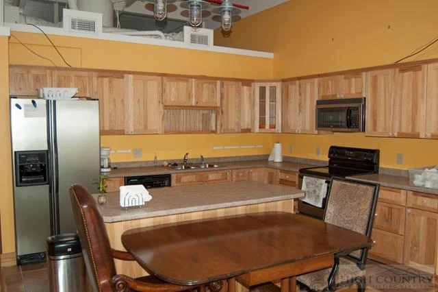 Image number 3 for the current listing