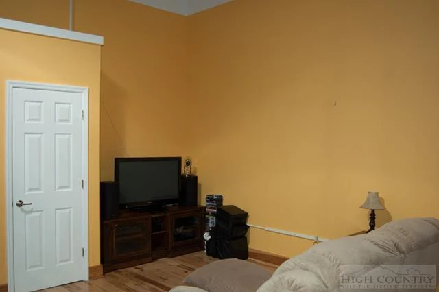 Image number 4 for the current listing